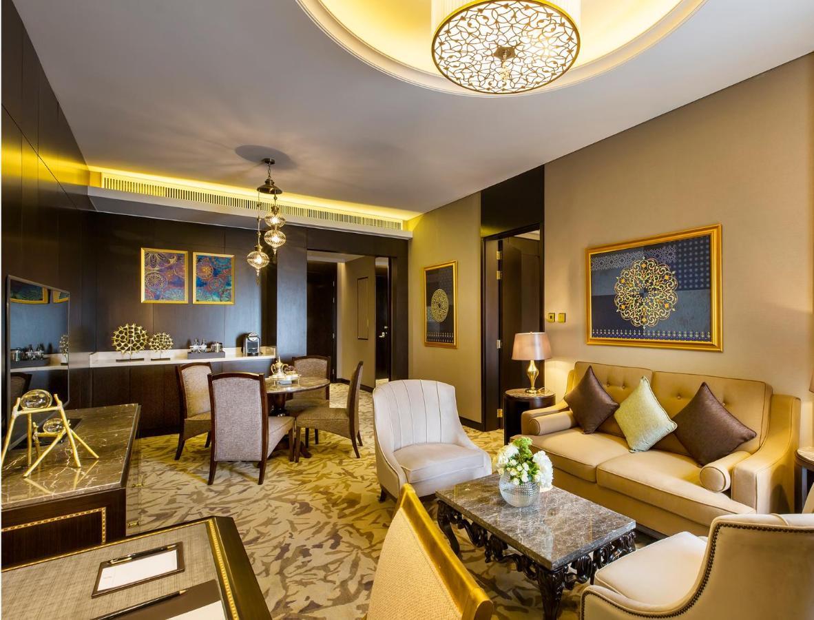 Ezdan Palace Hotel Doha Eksteriør bilde A suite at the hotel