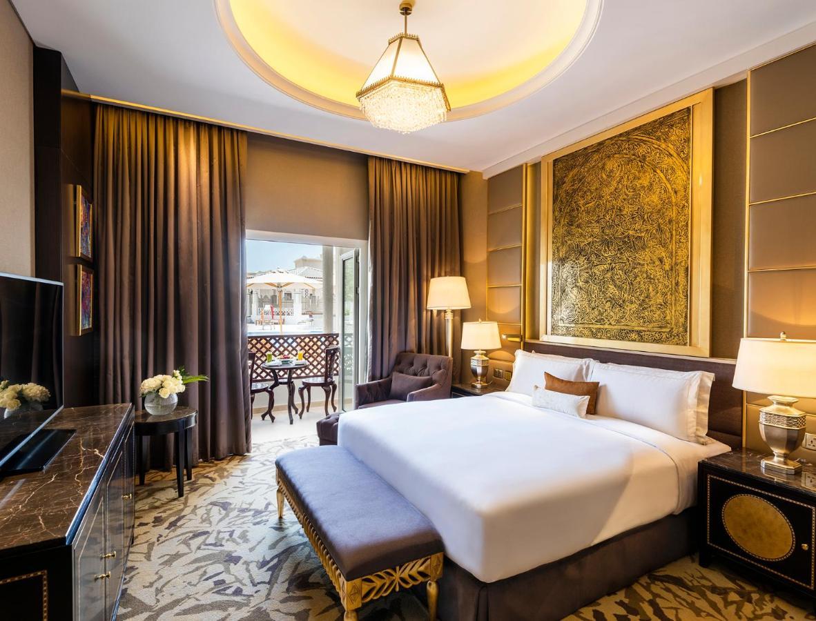 Ezdan Palace Hotel Doha Eksteriør bilde A bedroom at the hotel