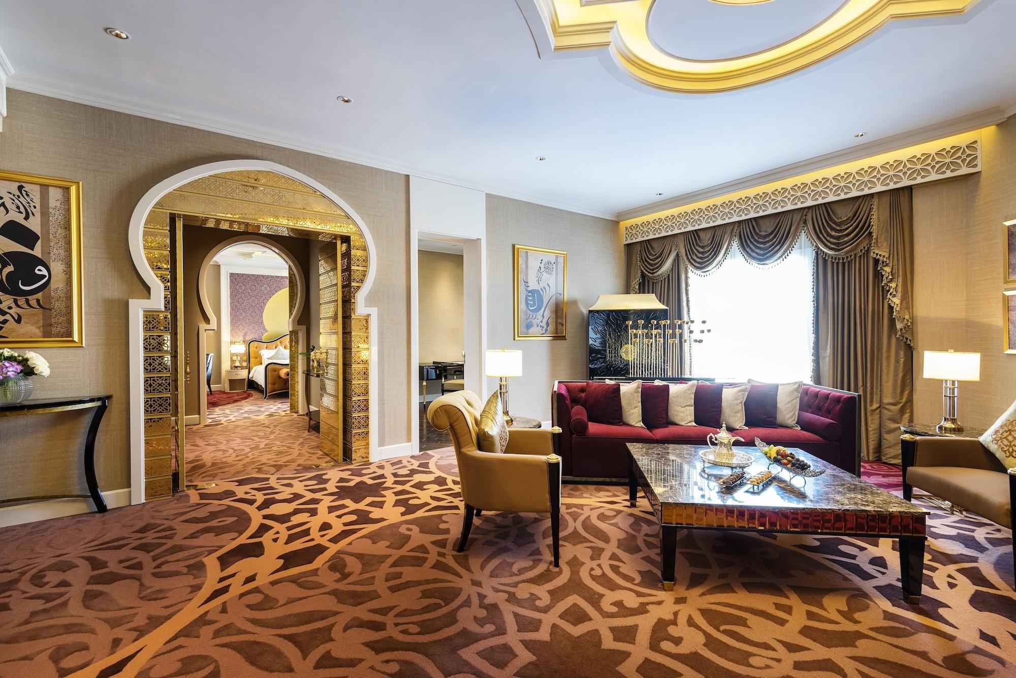 Ezdan Palace Hotel Doha Eksteriør bilde A suite at the Jumeirah Emirates Towers Hotel