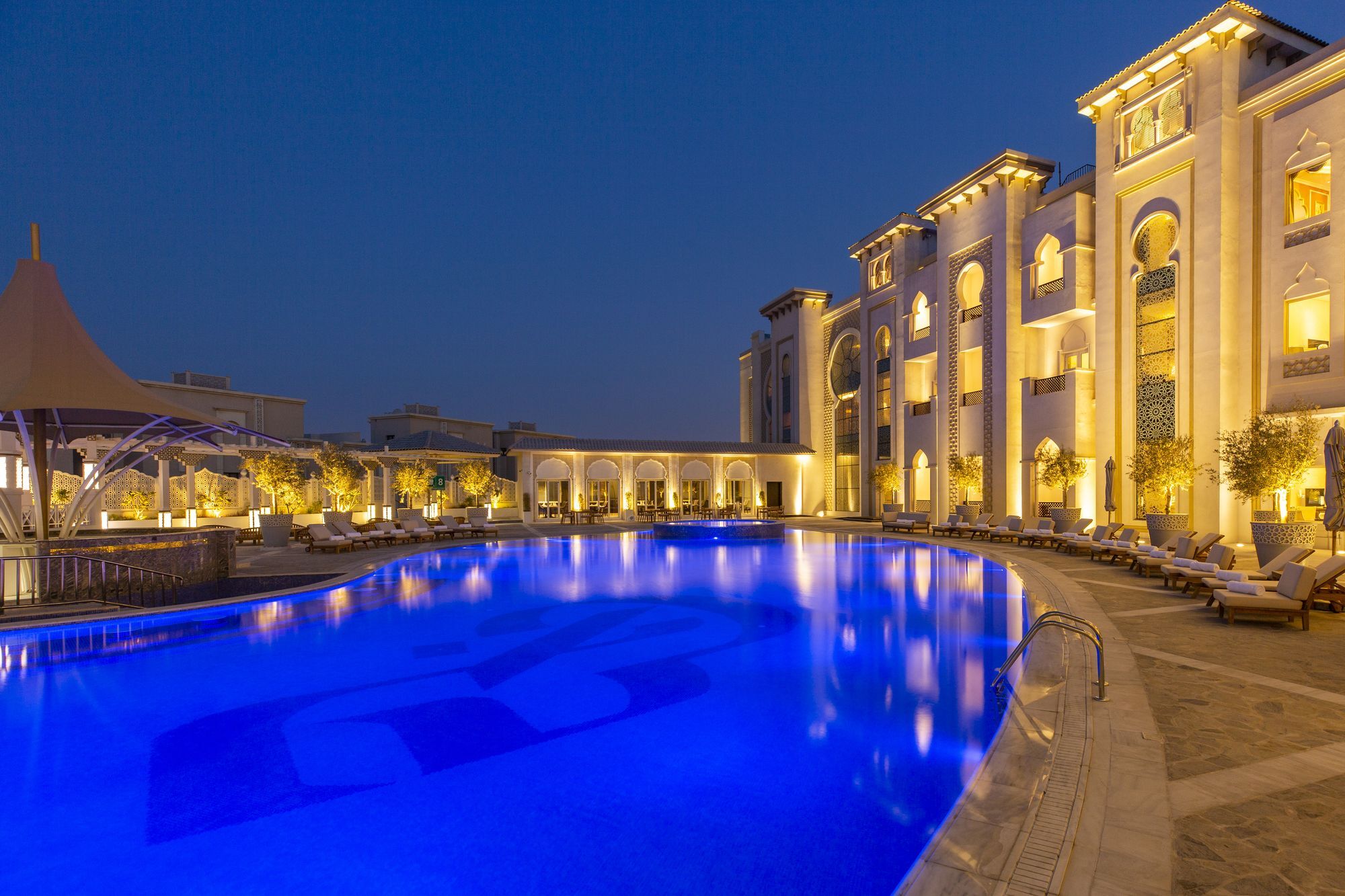 Ezdan Palace Hotel Doha Eksteriør bilde The pool at the Taj Mahal Palace, Mumbai